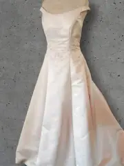 Blush Pink Bride Bridal Wedding Dress size 14 - 16 Long Train and Beading BNWT