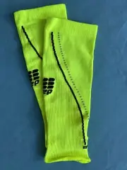 CEP COMPRESSION RUNNING SLEEVES MEN NEON GREEN (V) 45-50