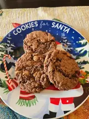 2 Dozen Chocolate Chocolate & Peanutbutter Chip Cookies