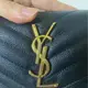 [二手] YSL Monogram V字縫線魚子醬牛皮金屬LOGO暗釦手拿長夾