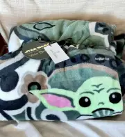 Vera Bradley STAR WARS Mandalorian GROGU MEDALLION Throw Blanket NWT SEALED New