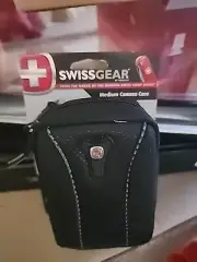 SWISSGEAR PADDED MEDIUM CAMERA CASE WITH WRIST STRAP & BELT LOOP