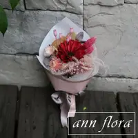在飛比找momo購物網優惠-【ann flora】乾燥非洲菊畢業小花束(主要為各式乾燥花