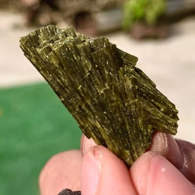 8G Natural green tourmaline quartz crystal cluster mineral specimen