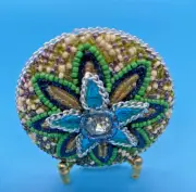 Round Embellished Beaded Metal Star Mirrored & Magnifier Silver-Tone Compact VTG