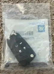 Chevrolet Camaro Malibu Remote Key Fob w/ Uncut Key new Genuine OEM 23335584