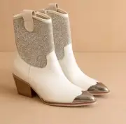 WOMENS WHITE RHINESTONE WESTERN COWGIRL BOOTS WITH ETCHED METAL TOE - OASIS