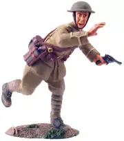 British Infantry Officer Advancing Britain WWI 23017 soldier diorama lunge