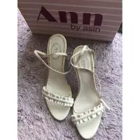 在飛比找蝦皮購物優惠-Ann by asin專櫃女鞋 小坡跟白色涼鞋38號