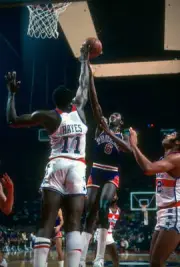 Walter Davis of the Phoenix Suns Basketball 1980 Photo 5