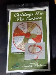Pine Mountain Designs Christmas Pie Pin Cushion Kit - Art by Sandra Workman