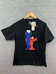 UT Uniqlo x KAWS x Sesame Street BFF Elmo Black T-shirt Men Large