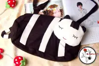 在飛比找Yahoo!奇摩拍賣優惠-Punk Rock 日本原裝貓咪愛麗絲蘿莉超可愛黑白側背包