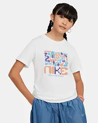 在飛比找Nike官方商店優惠-Nike Sportswear 大童 T 恤
