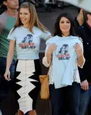 BEAUTIFUL SHENAE GRIMES & ANNALYNNE MCCORD 90210 8X10 PHOTO
