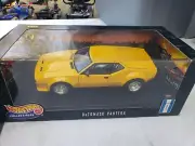HotWheels DETOMASO PANTERA 1:18 SCALE YELLOW DIECAST MODEL CAR 2000