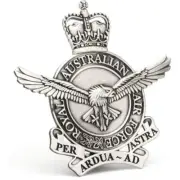 2732 ROYAL AUSTRALIAN AIR FORCE HAT BADGE 60MM ANZAC LAPEL PIN BADGE ON CARD