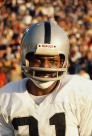 Cliff Branch wide receiver for the Oakland Raiders poses for the c- Old Photo
