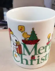 VINTAGE 1977 PEANUTS MERRY CHRISTMAS CUP LUCY SNOOPY SALLY CHARLIE BROWN