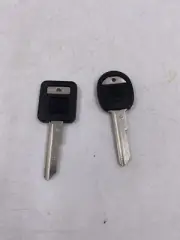 Set of 2 UNCUT GM Keys Square and Round Set C,D Blanks Black Plastic Cover
