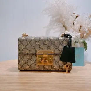 [二手] GUCCI 古馳開合式鎖頭小號小蜜蜂花紋鏈帶包包PADLOCK SMALL BERRY SHOULDER BAG GG MONOGRAM BEE PATTERN