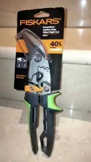 Fiskars offset right cut Aviation snips BRAND NEW