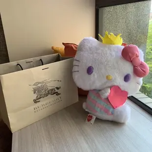 ❤Lika小舖❤現貨 日本帶回 全新正版三麗鷗Hello Kitty凱蒂貓玩偶 加贈BURBERRY紙袋 大提袋