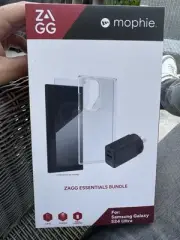 Zagg Essential Bundle Samsung S24