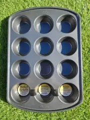 Wilton Perfect Results Premium Non-Stick Bakeware Muffin and Cupcake Pan 12