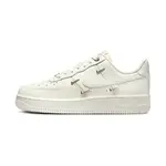 NIKE WMNS AIR FORCE 1 07 LX 女 休閒鞋 小金勾 泫雅款 米白-FV3654111