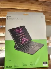 Belkin Pro Keyboard Case Magnetic Stand Backlit iPad Pro 13" M4 Bluetooth Black