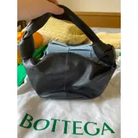 在飛比找蝦皮購物優惠-Bottega Veneta double knot lea