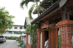 薩拉琅勃拉邦酒店