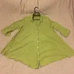 《日本品牌》長版草綠色V領、下擺傘狀夏季棉麻軟襯衫 罩衫（剪標品）