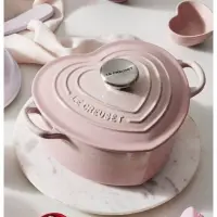 在飛比找蝦皮購物優惠-全新Le Creuset 貝殼粉愛心深鍋20cm