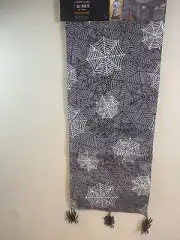Cynthia Rowley Halloween Glow In The Dark Spider Webs Spider Table Runner NWT