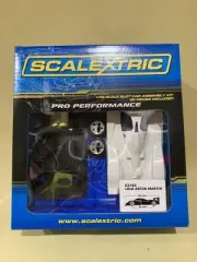 Slot Car 1/32 Scalextric Lola Aston Martin
