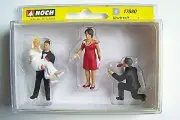 O 1:43 scale Noch 17880 Bride & Groom Wedding Figures and a Couple Proposing