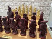 Lord of the Rings Berkeley Chess Set with 5 inch King - Cream and Red (UK)