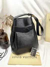 在飛比找Yahoo!奇摩拍賣優惠-22弄 Louis Vuitton LV EPI vinta