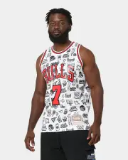 [MITCHELL & NESS] Mitchell & Ness Chicago Bulls Toni Kukoč #7 1997-1998 Doodle Swingman Jersey White - Size 2XL 2XL White