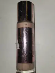 Makeup Revolution Beauty Concealer and Definer full coverage Foundation F7 New