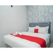 RedDoorz Plus near ITC Cempaka Mas 2