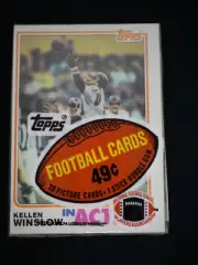 1982 TOPPS FOOTBALL FACTORY SEALED CELLO PACK W/ KELLEN WINSLOW & JERRY ROBINSON