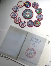 Complete Set 12 GIRL SCOUT IN 1776 PATCHES United States Bicentennial Badge+BOOK