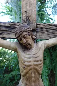 在飛比找Yahoo!奇摩拍賣優惠-『潘朵拉』搬家忍痛賠售~耶穌十字架 香樟雕刻