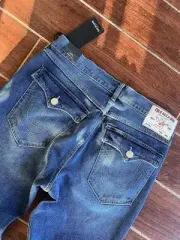 TRUE RELIGION GENO SN RELAXED SLIM JEANS 32 X 32