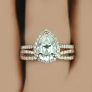 GIA Certified 18k Yellow Gold 2.20 CT Pear Shape Diamond Bridal Ring Set