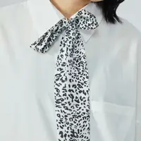 在飛比找蝦皮購物優惠-【現貨+預購】細密小豹紋緞光布料窄版長絲巾(兩色)