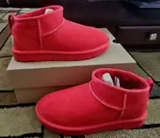 KIDS SIZE 5 RED UGG CLASSIC ULTRA MINI SUEDE BOOTS MISS SIZED BOX Fits Women 7